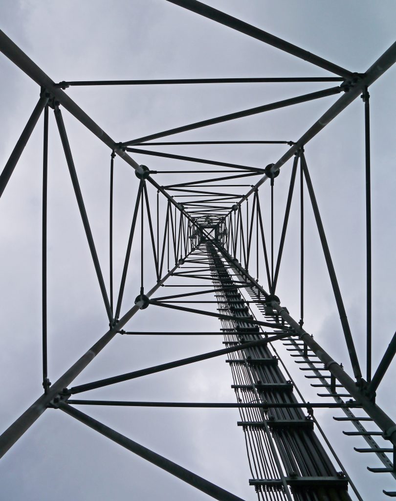 Picture of a wireless tower with a link to the firm's wireless practice.